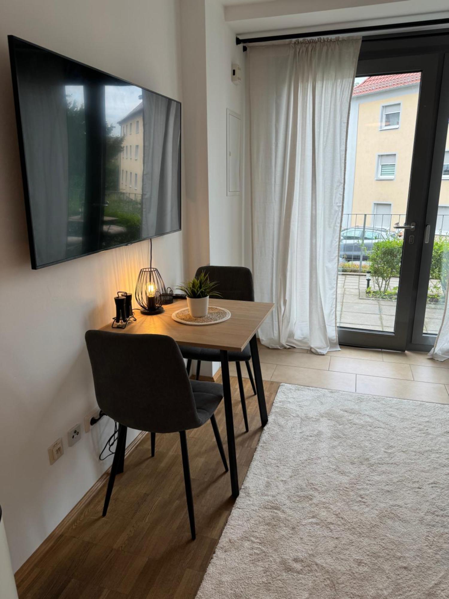 Moderne Ferienwohnung Mit Terrasse Wurtzburgo Exterior foto