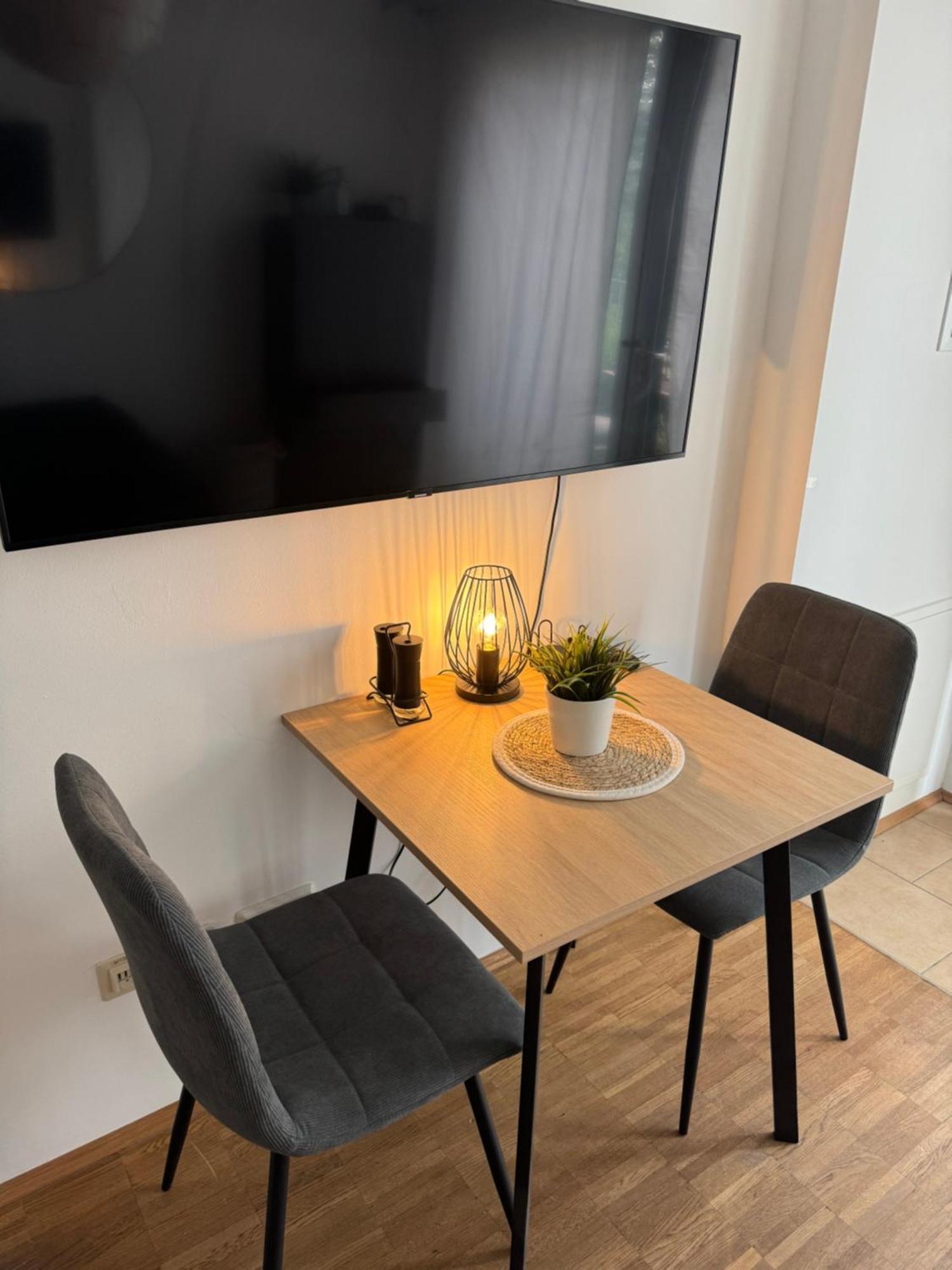 Moderne Ferienwohnung Mit Terrasse Wurtzburgo Exterior foto