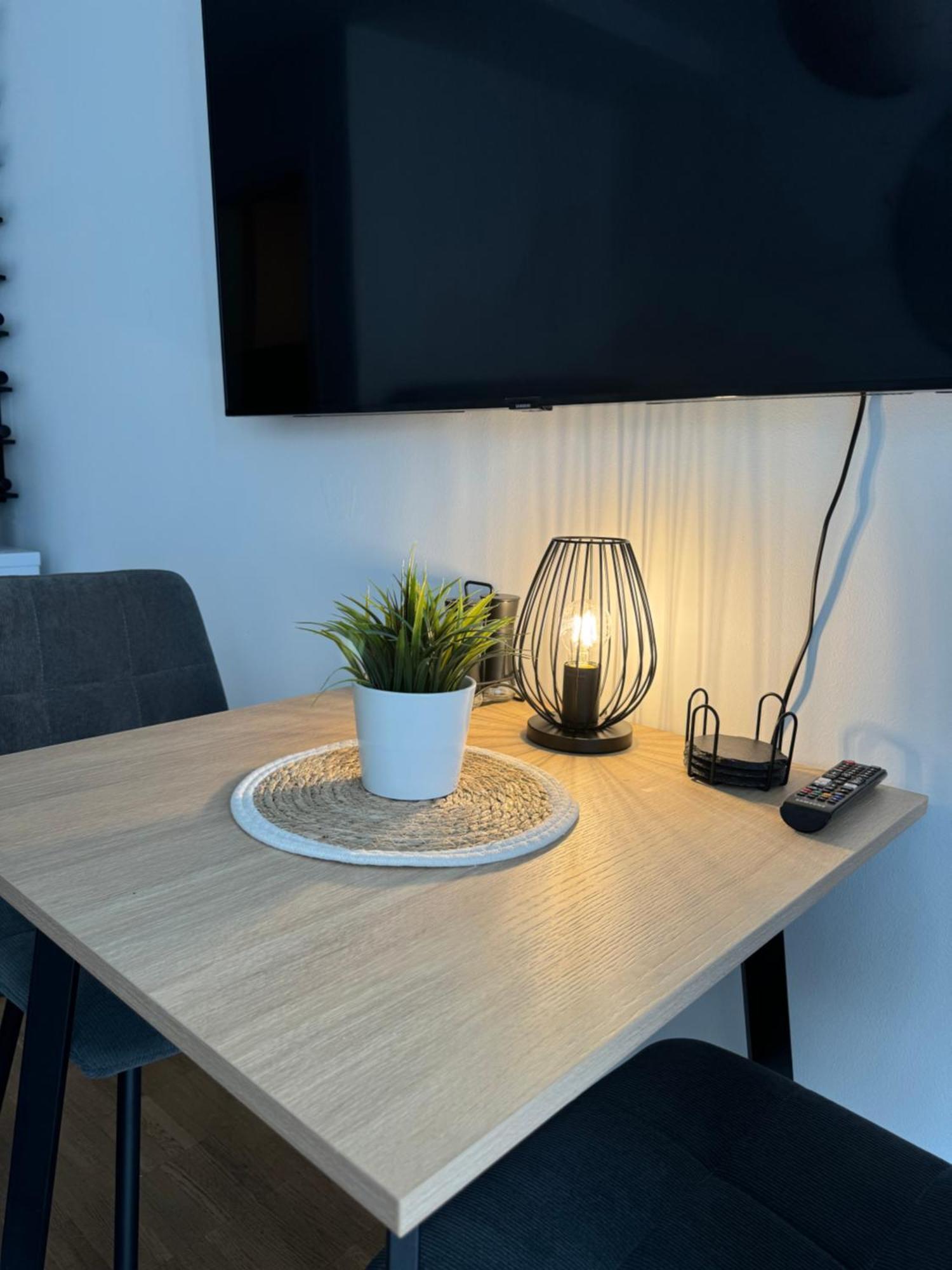 Moderne Ferienwohnung Mit Terrasse Wurtzburgo Exterior foto